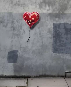Obra Por, Banksy, “NY Love” que dá a ideia do Valentim Sangrento